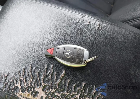 2010 Mercedes-Benz R 350 4Matic z USA, uszkodzony, nr VIN 4JGCB6FB2AA103558